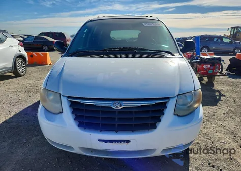 2005 Chrysler Town & Country Touring from USA, damaged, VIN 2C4GP54L55R465740